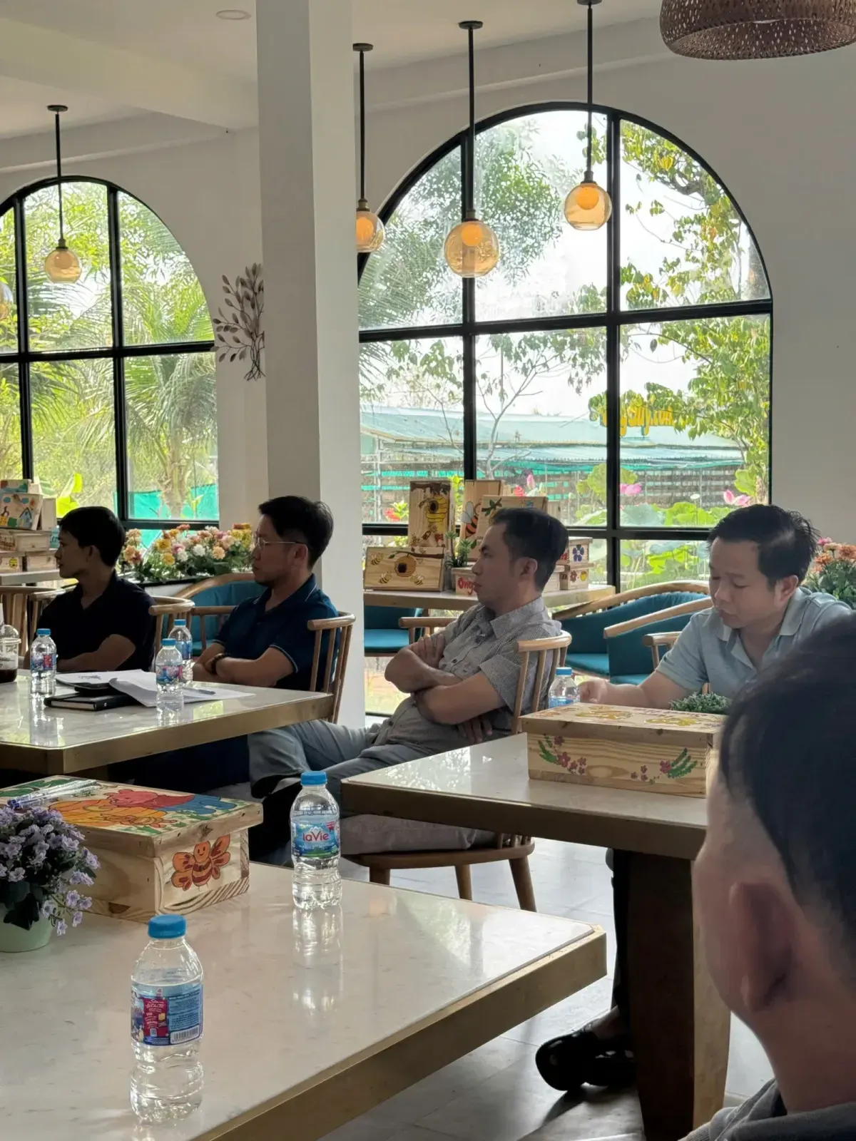 Đến một lúc, nuôi ong dú không còn là kỹ thuật… mà là cảm nhận