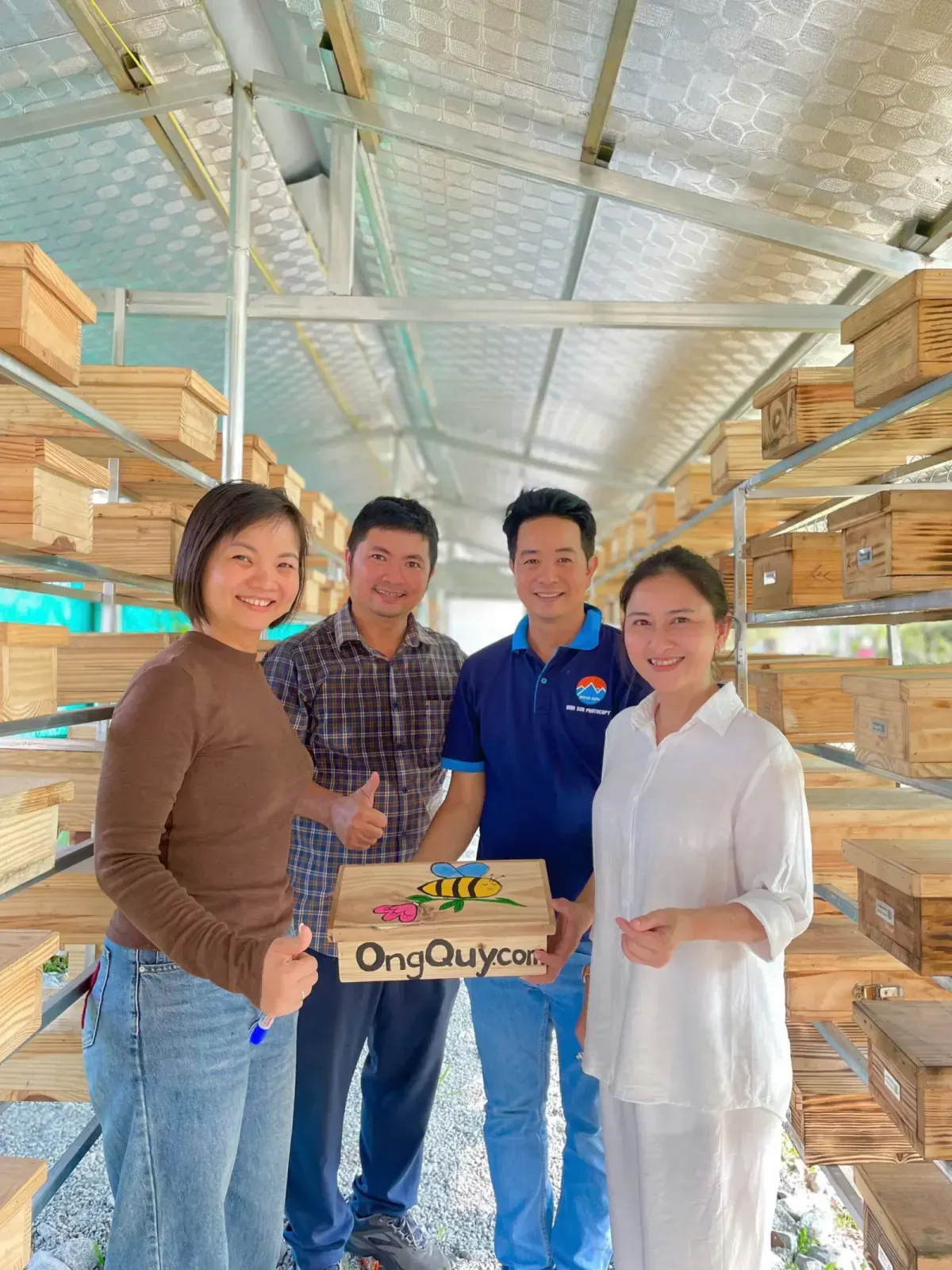 Mật ong dú nhìn có thể giống nhau… nhưng chất lượng bên trong lại khác rất xa